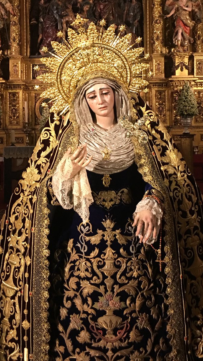 Va a ser sellada en sus sienes
por amor,
la Reina de la Victoria.
#VictoriaCoronación #MaríaenelCorazón