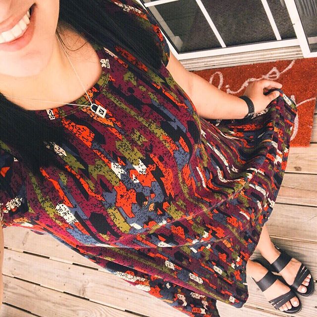 vee_el_dub's tweet photo. #ootd • I don’t trust people who don’t wear shorts under dresses. 💁🏻♀️ Also, I would really appreciate if the fall weather would come back. Ya girl is trying to retire these sandals. #missengineerootd
•
#outfitoftheday #howiroe #basicAF #20something #bl… https://t.co/EzYDcEtbfk https://t.co/lAxkjmWVsN