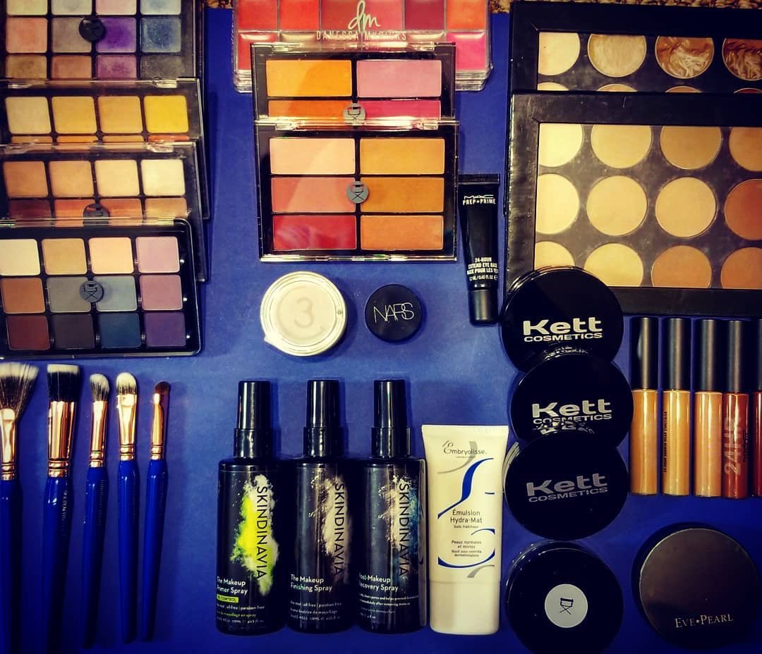 kettcosmetics's tweet photo. #KettOnSet with @priya.maharaj - Taking inventory & prepping for an upcoming production I’m keying!! #makingaMovie
Will be sure to include all of my favorite go to products! .
.
.
#grateful #local798 #atlmakeup
#promakeup #filandtvmakeup #makeupartist #promua #atlpro https://t.co/zz1jqtBZbA