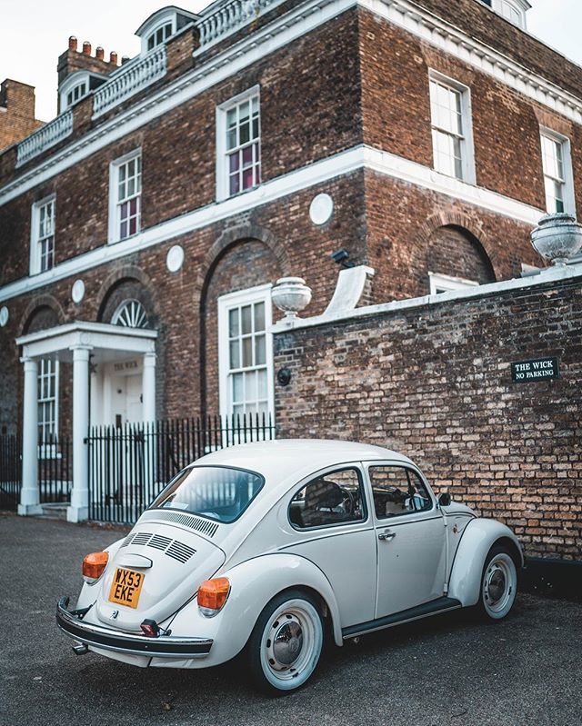 A perfect #SundayCarPic from <a href="/mrlondon/">Mr London</a> out exploring #BushyPark and #Richmond with @alisinworldland. Fun and games on IG stories 🙌🏼❤️ // #thisislondon #london #richmondhill ift.tt/2OGxC7C