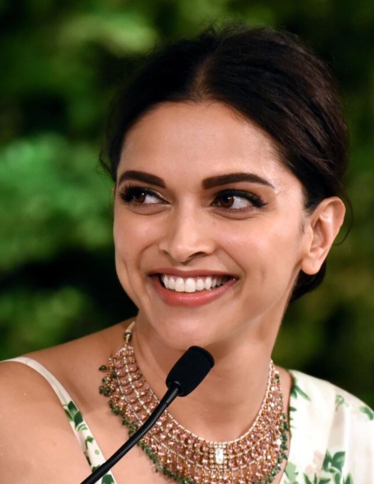 deepikapaddicts's tweet photo. Deepika Padukone.. a name that makes our knees go weak. ❤️🔥😍 #HindustanLeadershipSummit https://t.co/vYXrmVod7y