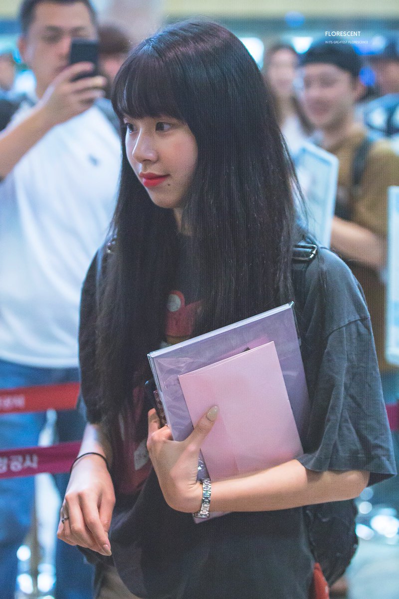 FLORESCENT_CY's tweet photo. 180915 GMP 출국

#트와이스 #TWICE #채영 #chaeyoung https://t.co/gfIsjcUxch