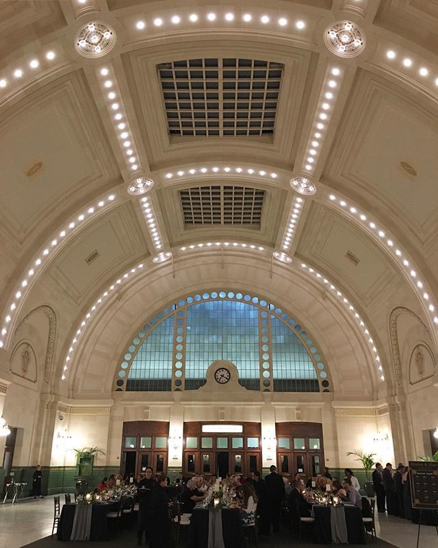 gingerbeeevents's tweet photo. Yesterday’s wedding was so fun and stunning! I hope I get the chance to work at #greathallatunionstation again! Beautiful venue and all was smooth and happy. Also, a tip top vendor team!
🌸 by @bashandbloom 📷 by @mplusl_photo 🎥 by @cc_films_pdx 🎶 by @bluewaveband 🛋 by @vi… https://t.co/p8F94uZex2