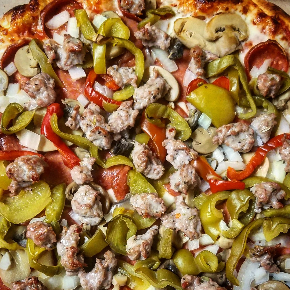 DeLindasP's tweet photo. You know you want one #delindaspizza #delindas #pizza #delish #goodeats #getsome https://t.co/DQtzGsmp1u