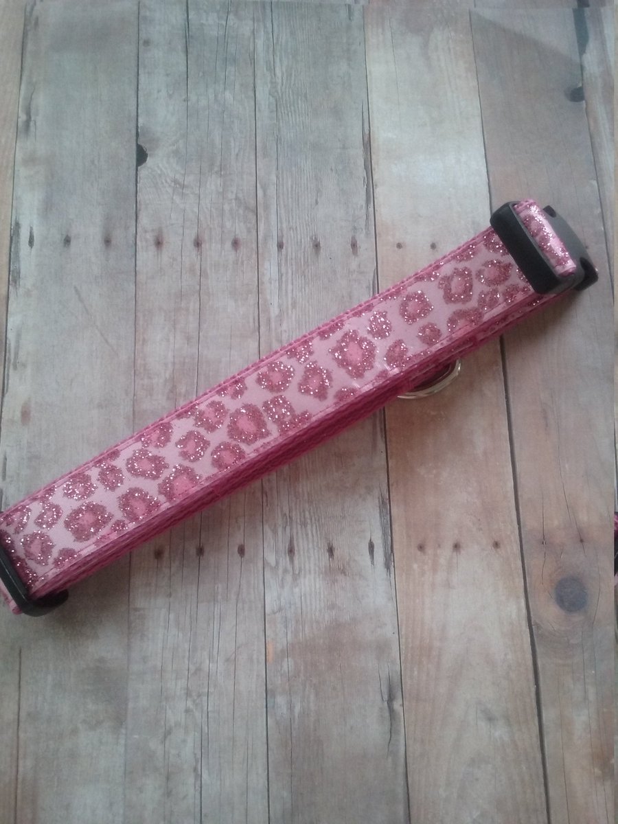 KingdomShop7's tweet photo. Dog Collar, pink sparkle collar, Adjustable dog Collar, 1 inch Dog collar, Pink cheetah print, pet collars, handmade dog collar, gift ideas https://t.co/y0U2BQOENr #craftychaching #EpicOnEtsy #CraftShout #AdjustableCollar https://t.co/w19OLP6zNM