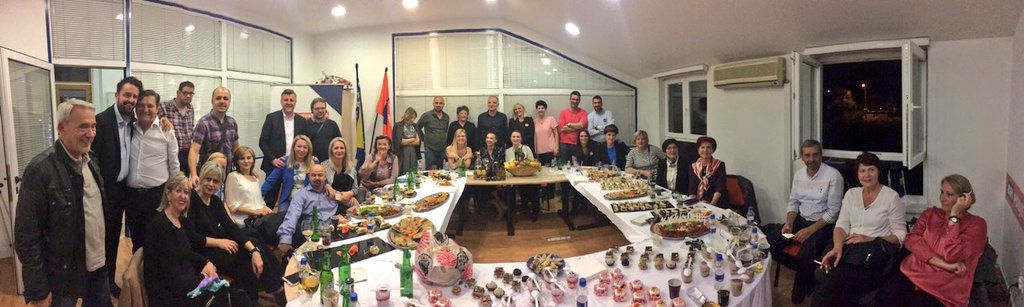 DFNoviGrad's tweet photo. #Uživo #ŽeljkoKomšić #Izbori2018 #Demokratskafronta #BIHpobjeđuje #hvala https://t.co/zFNJIDAsN5