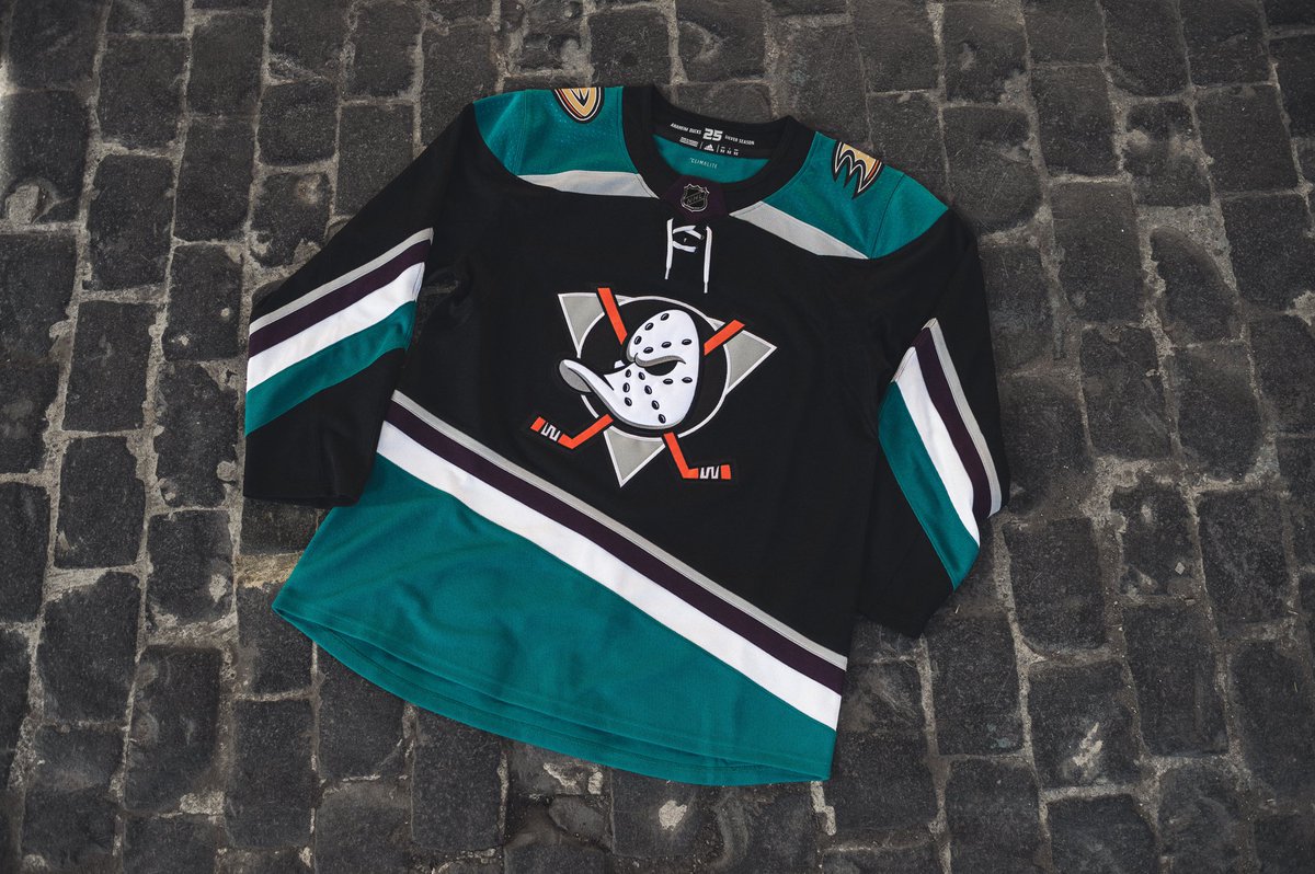 green anaheim ducks jersey