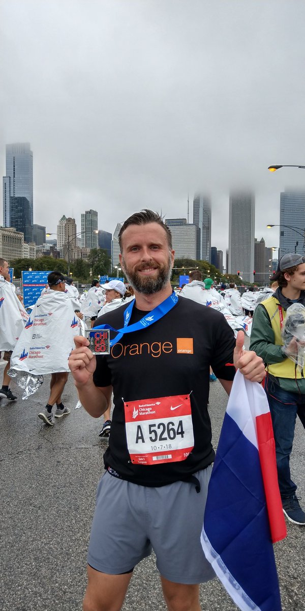 25ème marathon, 3h09m09s, marathon pluvieux, marathon heureux ! #ChicagoMarathon
Merci à tous pour vos MP et aux supporters qui ont fait le déplacement ! 😍