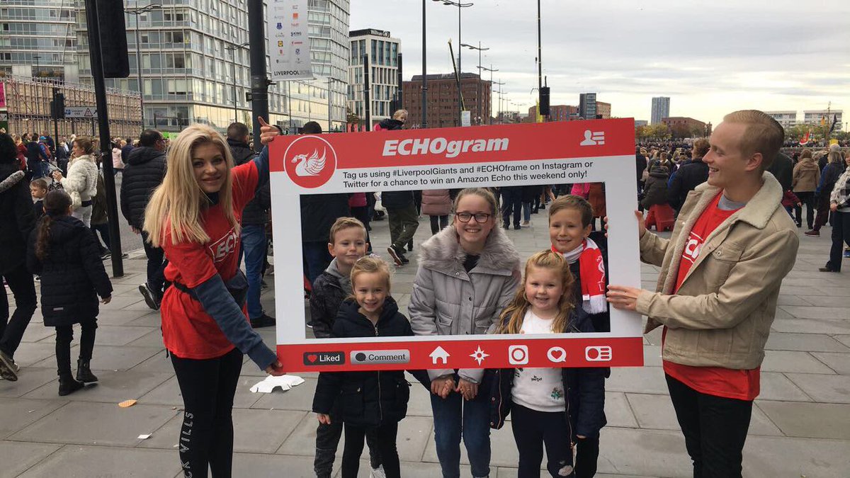 nicola_jane07's tweet photo. Fab weekend with all of my favourite people hunting for giants 🙌👣💕 #LiverpoolGiants #Echoframe #GiantSpectacularLiverpool #Familytimes https://t.co/tnYGnmK0FL