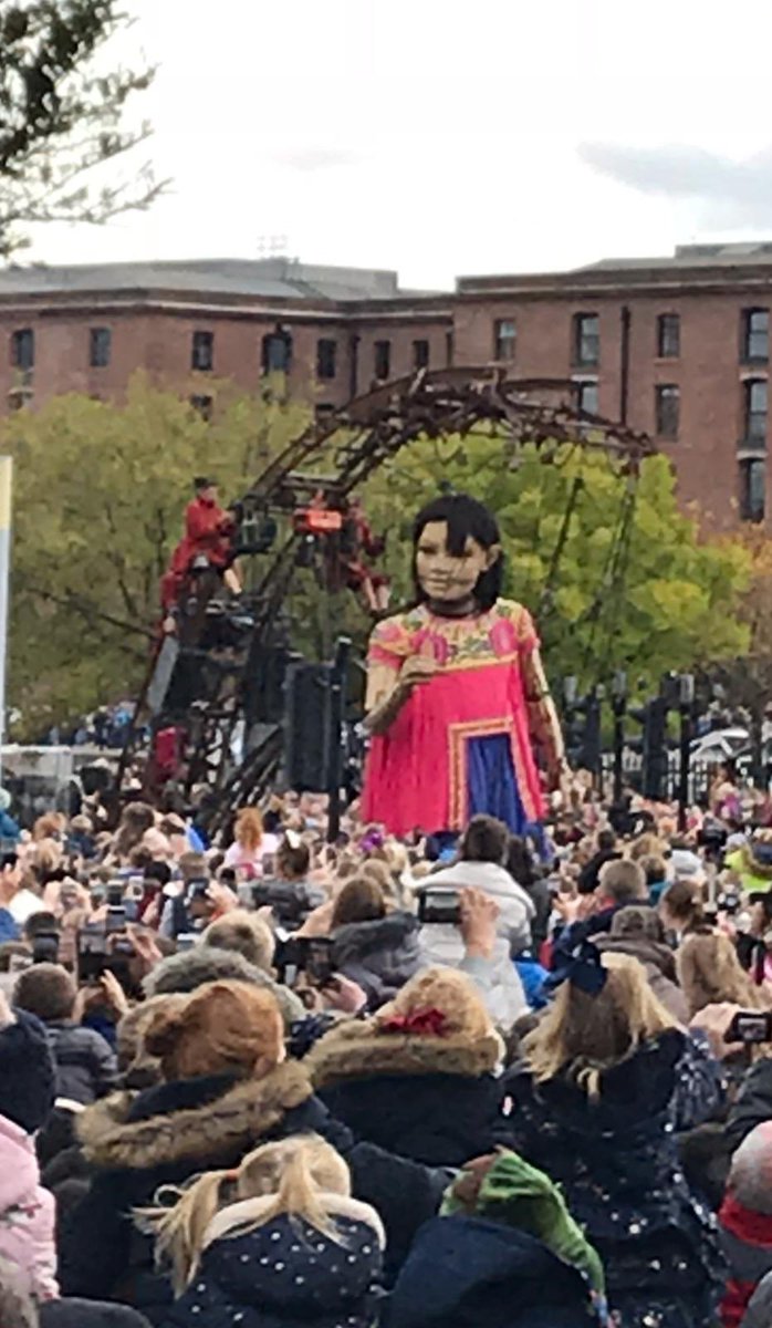 nicola_jane07's tweet photo. Fab weekend with all of my favourite people hunting for giants 🙌👣💕 #LiverpoolGiants #Echoframe #GiantSpectacularLiverpool #Familytimes https://t.co/tnYGnmK0FL