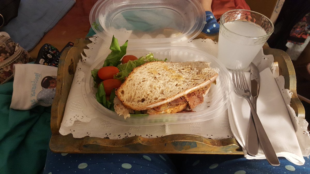 WandaMalbec2016's tweet photo. Cuando tenes la mejor hermana del mundo que con tal de que coma me fue a buscar este Sandwich  pastrón de @elmalvon 
Te llena de amor❤❤❤
#QuimioNoTeTengoMiedo 
#Empollando
#LuchandoPorVivir
#Amor https://t.co/PMlpt1WJ2Y