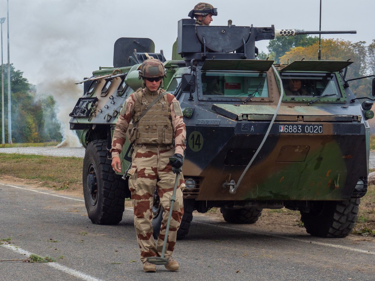 armeedeTerre's tweet photo. #AdTShow Vous avez raté la présentation des capacités #OPS de l'@armeedeterre ?
Pas de problème, vous pouvez retrouver l'intégralité de la démonstration dynamique en replay.
📽️ https://t.co/CKTL1ceOnN https://t.co/5mo9xwd05A