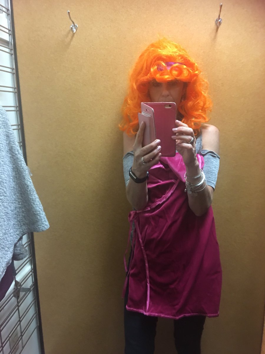 jfryeeeee's tweet photo. never tell your mom you need help finding a halloween costume https://t.co/zpTeGmx0pu