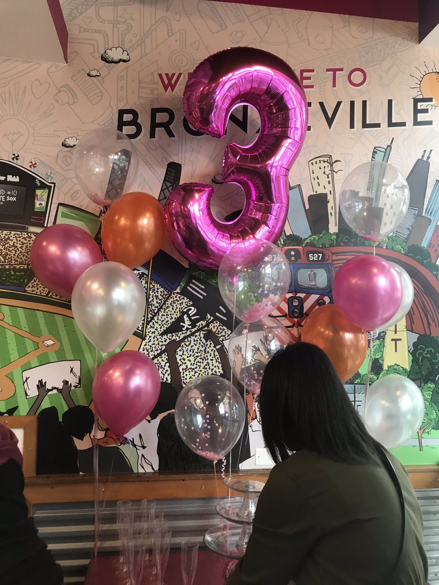 eat_love_teach_'s tweet photo. Stopped in for some @ForeverYogurt and turns out theyβre celebrating their 3rd anniversary! We came in the right hatsπ§’, @chancetherapper! Show some love to Forever Yogurt Bronzeville! #SupportChicago https://t.co/h7aOLLuy0a