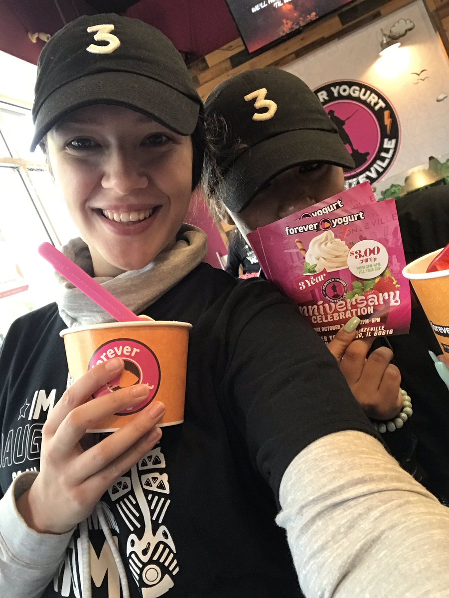 eat_love_teach_'s tweet photo. Stopped in for some @ForeverYogurt and turns out theyβre celebrating their 3rd anniversary! We came in the right hatsπ§’, @chancetherapper! Show some love to Forever Yogurt Bronzeville! #SupportChicago https://t.co/h7aOLLuy0a