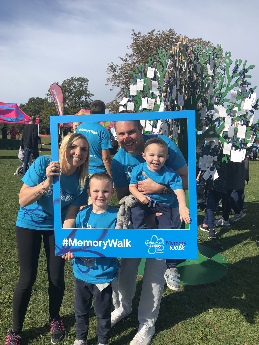 HjMcQuade's tweet photo. @alzheimerssoc we took part in the memory walk in Chelmsford today in memory of my Nanny Lil 💙 #MemoryWalk2018 #Alzheimers #dementia #mynanny https://t.co/sYGW9J9tlr