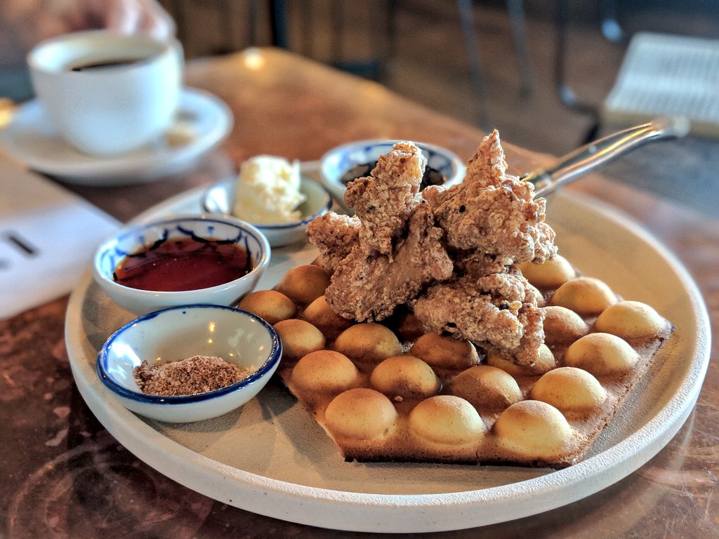 Happy brunch day! 🍽️: Chicken and waffles <a href="/EPLosAngeles/">EPLosAngeles</a>. #SundayBrunch