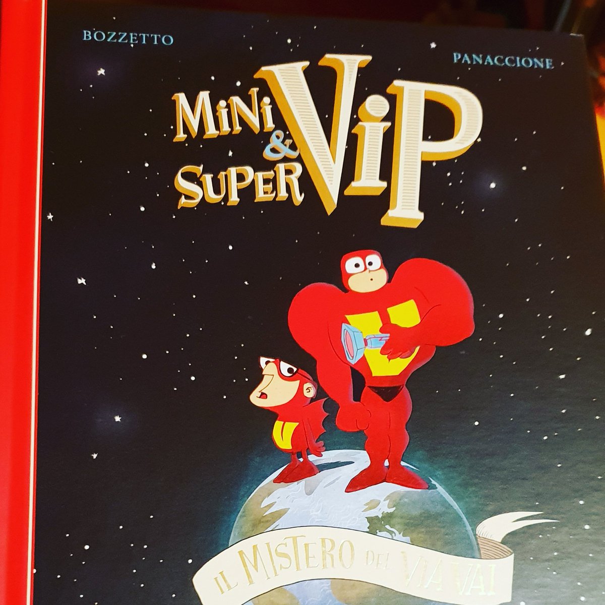 docmanhattan4's tweet photo. Poi ne parliamo con calma in Microletture sul blog, ma a) che meraviglia, b) che tuffo a bomba nei ricordi. #minivip #supervip #brunobozzetto @Baopublishing https://t.co/DgTc2vajUu