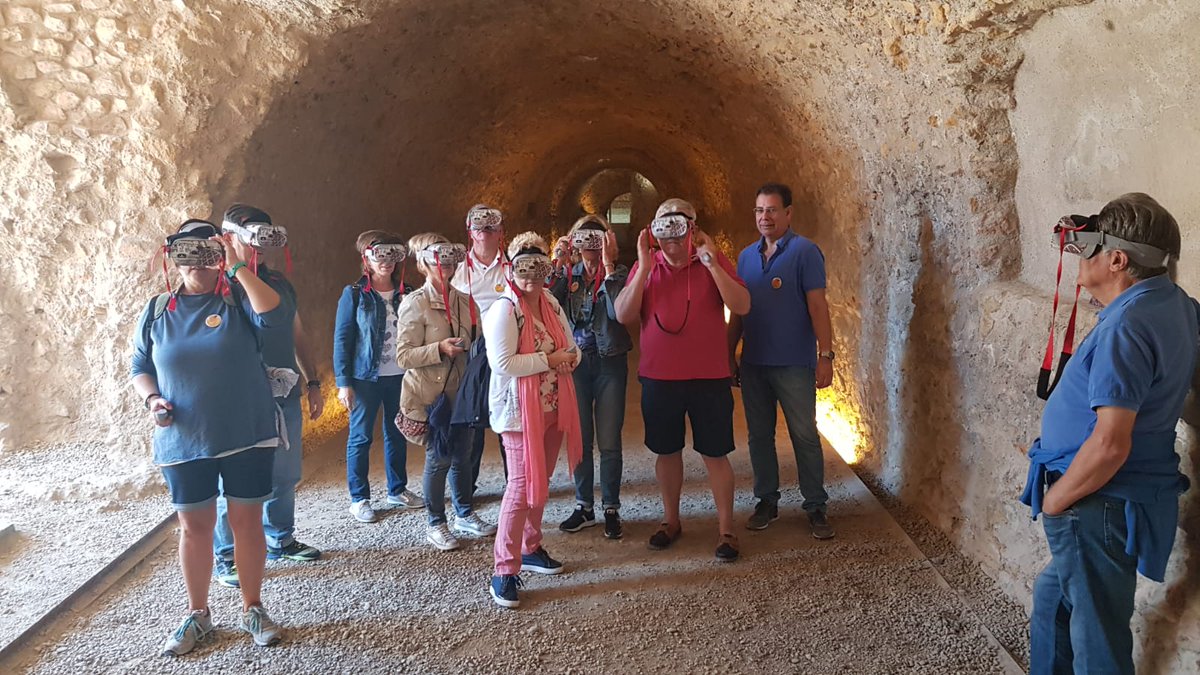 agoratarraco's tweet photo. Con clientes de Terrassa, hemos recorrido Tarragona con nuestras gafas de realidad virtual, visitando el Circo Romano a fondo. Han quedado muy satisfechos y han visto una Tarragona que no imaginaban. #imageenvr #agoratarraco #tgb #tarragonawalkingtours #turismotarragona https://t.co/0lTVsIqtUP