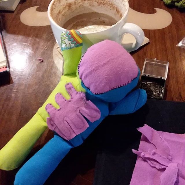 hpynkmaplush's tweet image. Trying to stitch down the rib bones on this sugar skull is a bit fiddly.. some day I will learn to check how the edges of a fabric fray before choosing is but it was the PERFECT color..... *le sigh*
.
.
.
.
#sugarskull #ribbones #skellie #halloween #hall… ift.tt/2E475ga