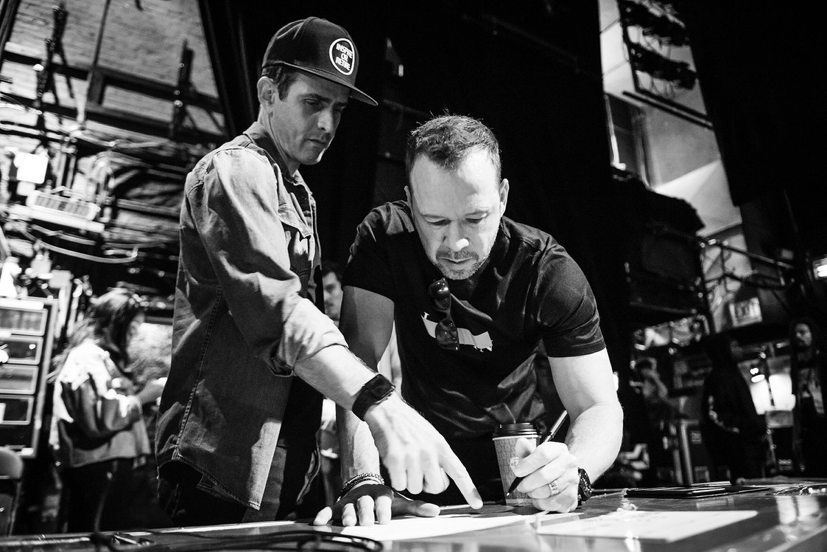 NKOTB's tweet photo. Feels so magical being back at the Apollo. The stage is set, just waiting on you! 🙌🏻 #HANGINTOUGH30
📸: @mjambriz https://t.co/1aBYWDbtZP