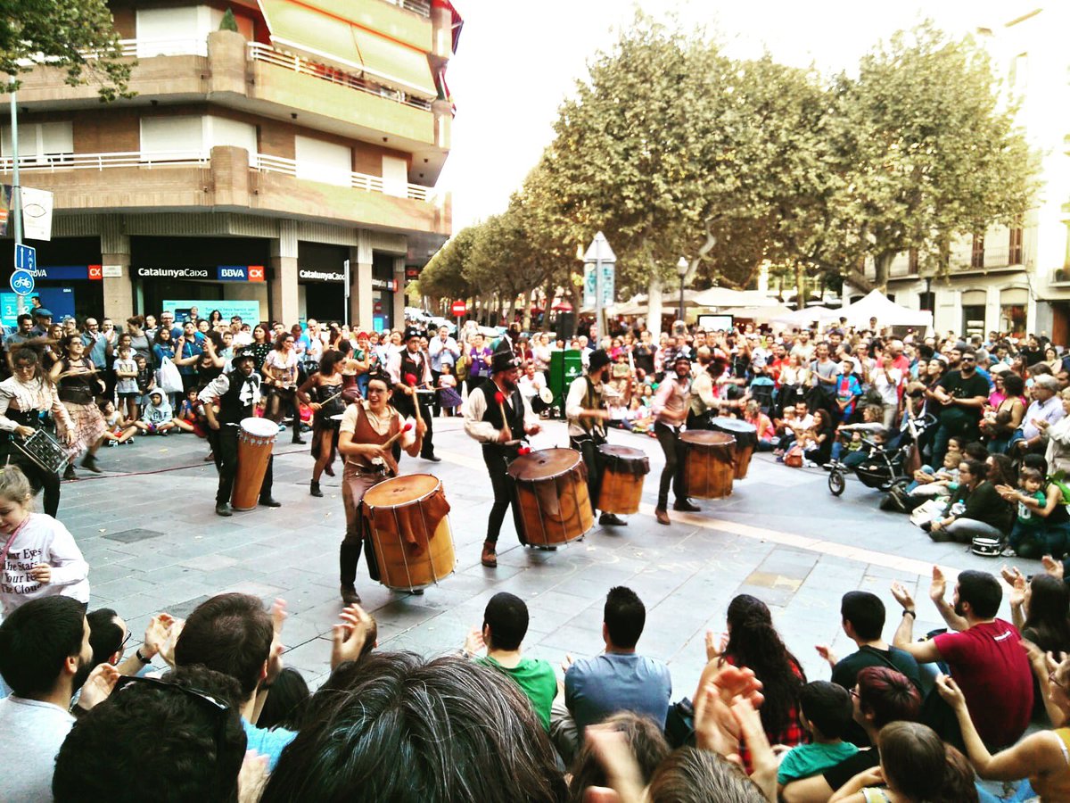 sounddeseca's tweet photo. Quin cap de setmana!! 6 actuacions en 3 dies... 🙉🙈
Molt cansament acumulat, però una satisfacció enorme la que ens enduem de @FMediterrania i #firadelapoma
Gràcies infinites a tots els que hi heu sigut! 😘
.
#Manresa #firamediterrània #Barbens #emoriô #sabor #sounddesecà https://t.co/AbV0nv13SR
