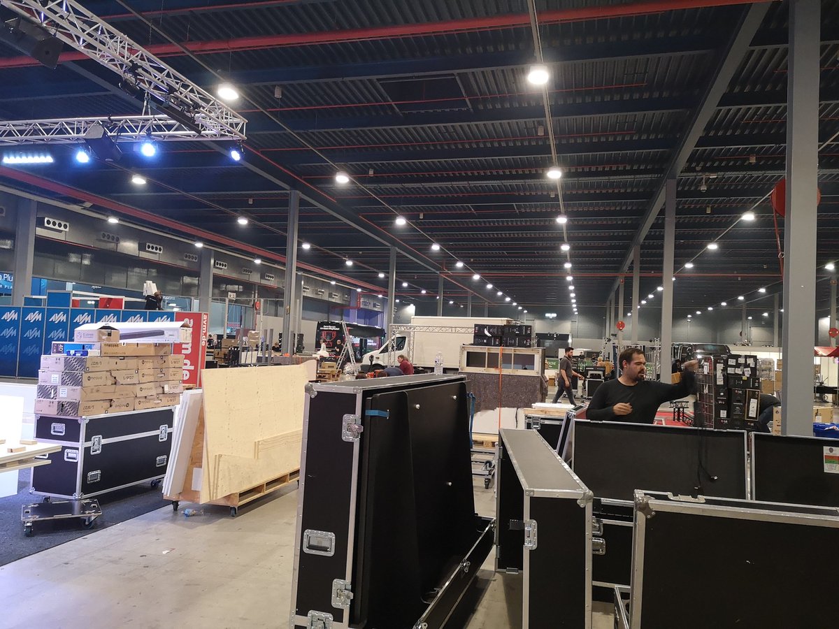 Hakooooom112's tweet photo. Wat was @FirstlookNL weer geweldig! Vandaag de hele dag mee geholpen bij @mConesports stand en tussendoor hoop gefilmd waaronder @Toldersma in actie gezien met de game Dota 2! #mConhype #Firstlook2018 https://t.co/UxBK0DX2QP