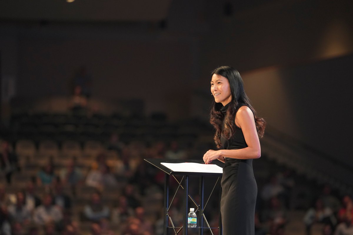 EDGEMentoring's tweet photo. A few snapshots from #EDGEX2018. It was such an incredible day connecting with nearly 3,000 leaders at @TradersPointCC and hearing from an inspiring lineup of speakers! 📷: Jennifer Driscoll Photography https://t.co/uzqzxvggwf