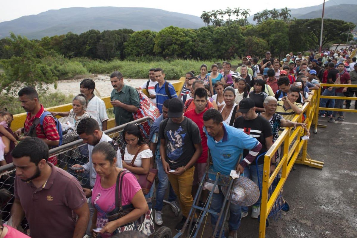 FilippoGrandi's tweet photo. Impressed by Colombia’s efforts to document, feed, shelter &amp;
care for thousands of Venezuelans arriving every day. Many are involved: government, local authorities, NGOs, churches, civil society. This extraordinary solidarity needs more international support. https://t.co/K23gjFgw1K