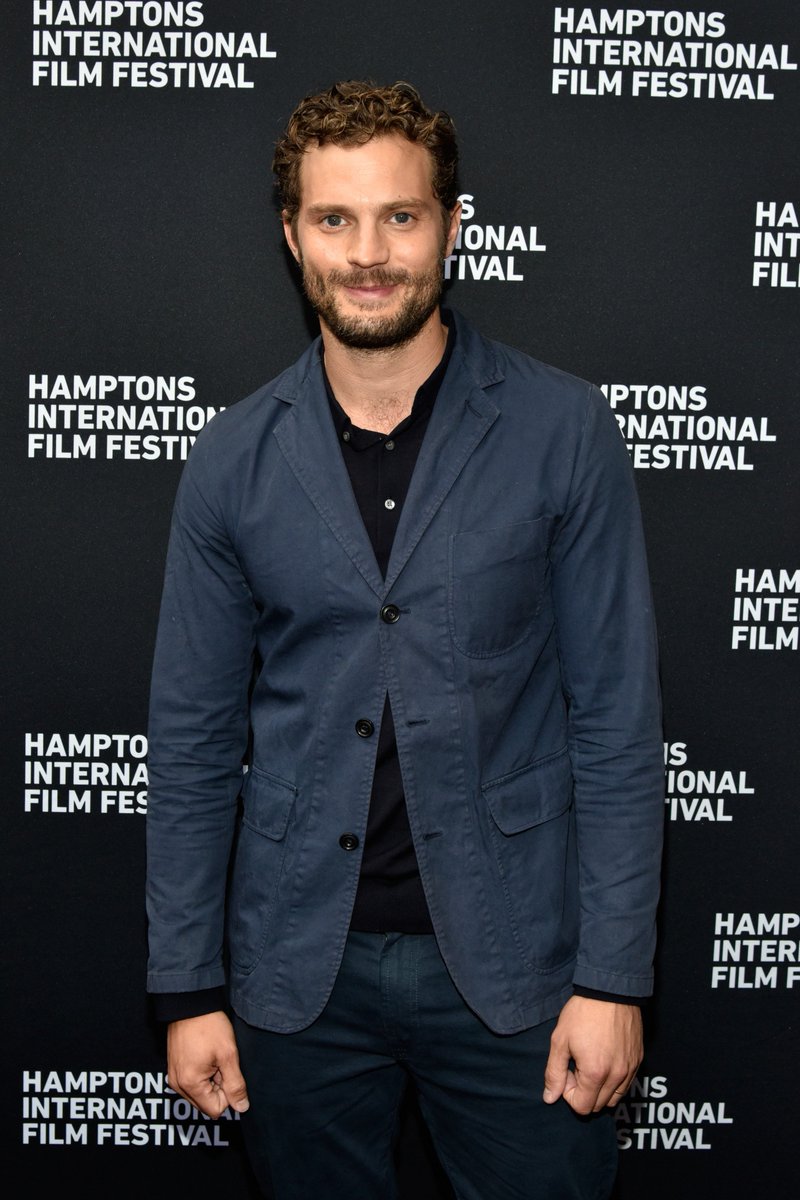 RoratoSilvia's tweet photo. #JamieDornan #SmileSoSpectacular #Breathtaking #Fantastic #BluIsThePerfectColor #hamptonsfilmfestival Thanks so much @EverythingJDcom @HollyMasen https://t.co/duaH0mOB7r