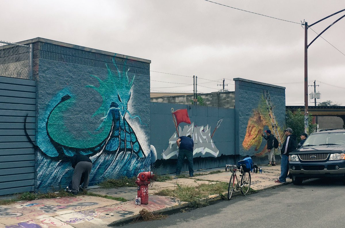 sglass771's tweet photo. Got to meet & watch #Chicago og graf writers at the #flashwall yesterday. @flashabc #makeart #graffiti #HipHopEd https://t.co/nmE1PUkPYX