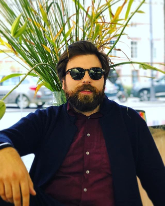 SamkusV's tweet photo. #beardystories: If the man tells you he got rich through hard work, ask him "Whose"?
If the man is poor and he blames others - no need to ask to point fingers. 
#moscotlemtosh @moscotnyc #beard https://t.co/BKEp2JzZKp