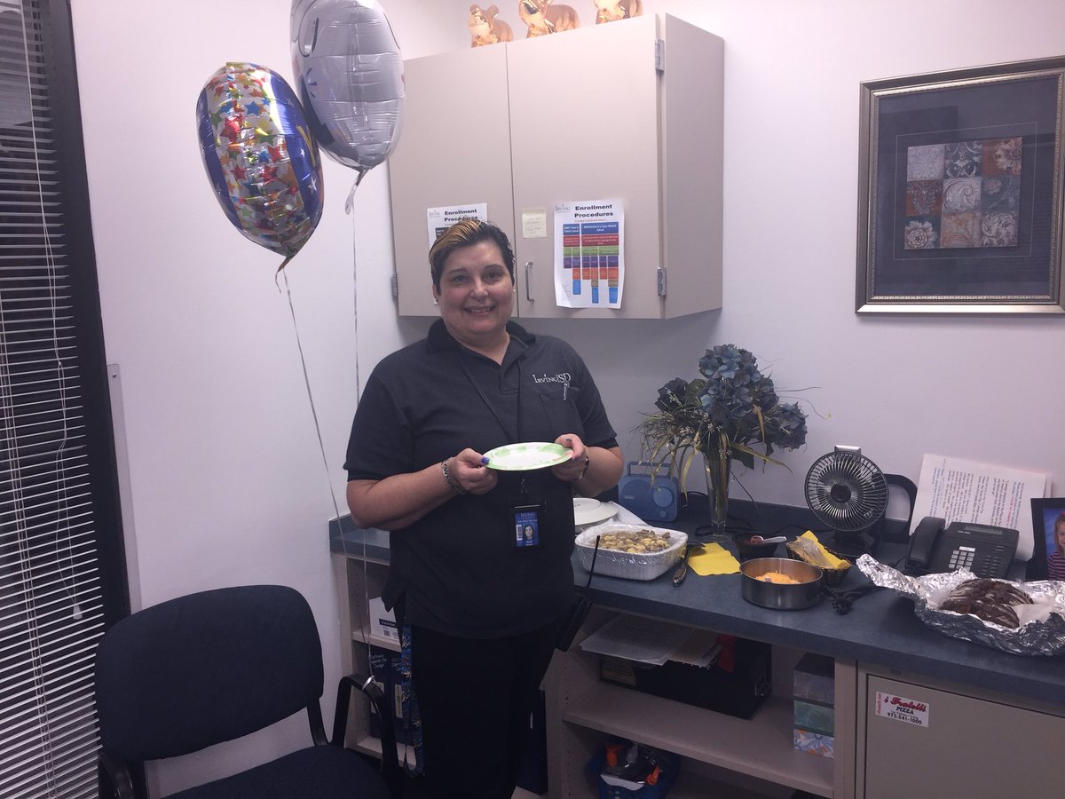 WTHanes's tweet image. Congratulations to our amazing Building Engineer, Ms. Rosito, for being Staff Member of the week. We appreciate you! #HanesCowboys #buildingengineer @Dr_EdHenderson #HanesCowboys