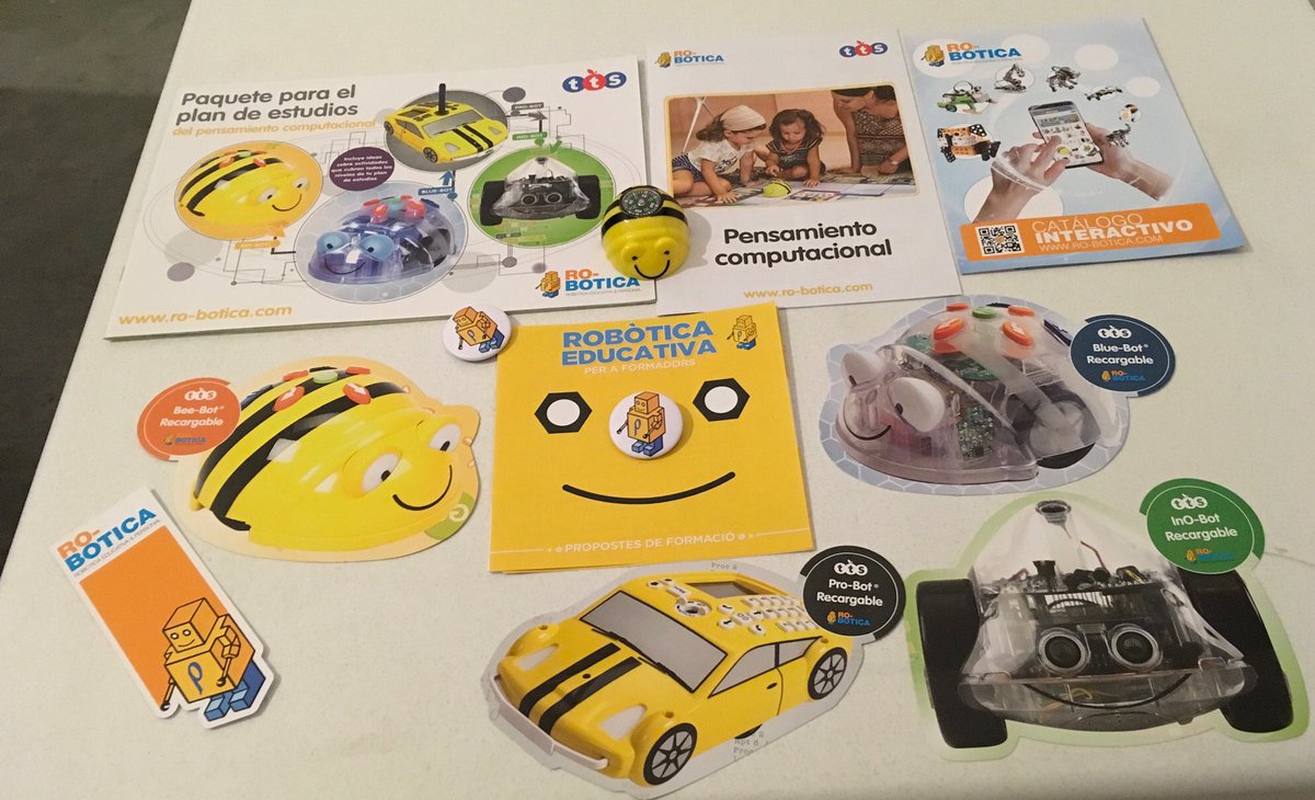 kapormm's tweet photo. Leyendo, probando, aprendiendo, actualizando... información, conocimientos sobre #RobóticaEducativa gracias a @RO_BOTICA_ @vicensvives @Edelvives para las formaciones en CPR de @Junta_Educacion @InnovacionForm #ProgramaRobotLego https://t.co/fTMNeoVgsD