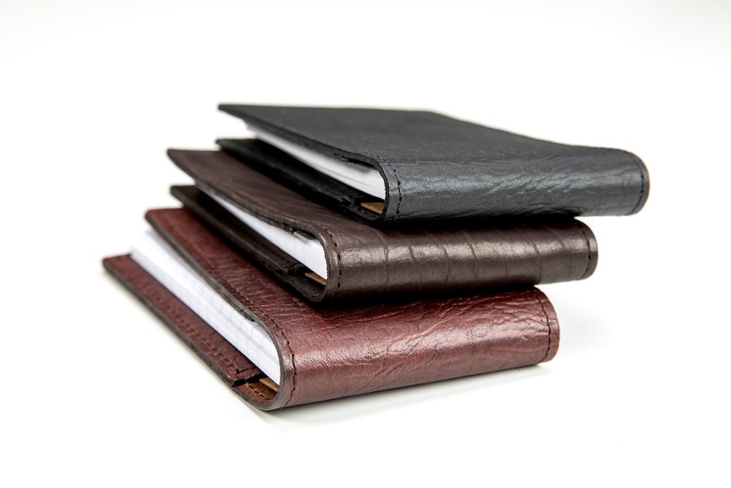 BuffaloBillfold's tweet photo. This leather flip style notepad is great for work, home, or on the road. Take it with you to jot down notes, song lyrics, or whatever you might need it for.
https://t.co/lPFY1IGOtR
#leatherflipstylenotepad #leathernotepad #flipnotepad #leathergoods #madeinusa https://t.co/zOWy4O1lXH