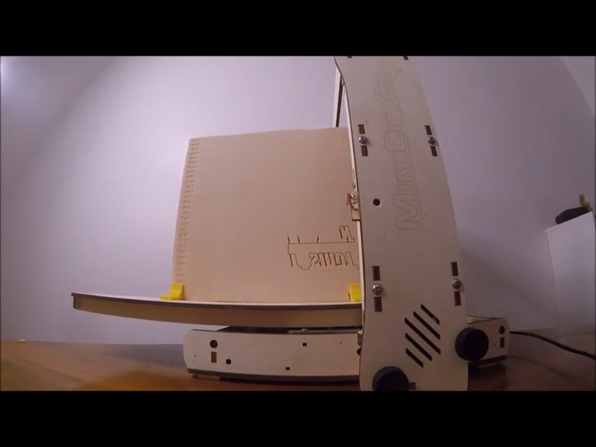 Imprimantes3D's tweet image. [Live Tweet MiniCut2d+] Une petite vidéo de la bête en fonctionnement 

youtu.be/JmfonwZvEfw

#maker #cncfab @elcp72  @MiniCut2d #filchaud