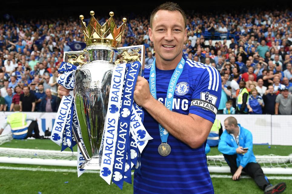 EPLFrance's tweet photo. John Terry a officiellement annoncé qu'il prenait sa retraite.

En #PremierLeague :

492 matchs 🏃‍♂️
41 buts ⚽️

🏆 Champion d'angleterre en 2005, 2006, 2010, 2015 et 2017. https://t.co/cv3F6J3xdO