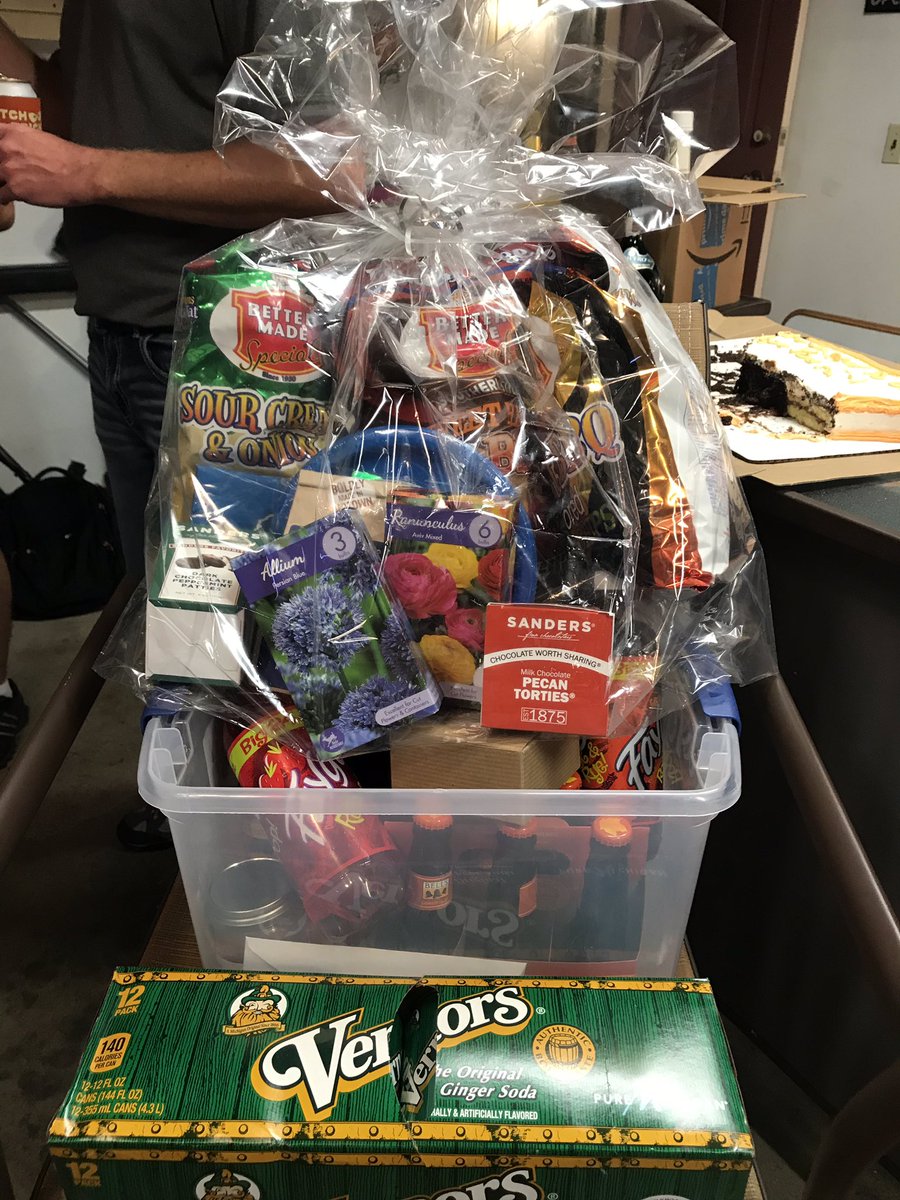 ckinfla's tweet photo. 🌻💛Good Friends are moving from #Michigan to TN & got treated to a #detroittreats going away gift with @BetterMade ! #slickmove #tastytreats https://t.co/QzM7juiEDJ