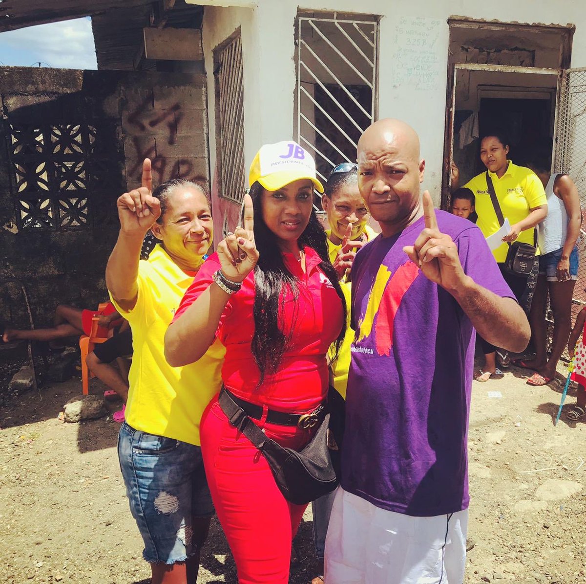 Josemelendezc_'s tweet photo. Nuestra copartidaria @veruzka1624 recorriendo #PuertoPilon y dejando claro que este Corregimiento es territorio #BLANDON, porque con @BlandonJose ganamos todos, @panamenistas este 28 de Octubre; #GanchoAl1☑️ https://t.co/4S6bbfAf0z