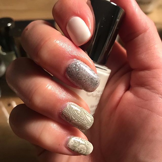 brndstf's tweet photo. Beetje spelen met nagellak en voor het eerst stempelen. Ff wennen, maar niet slecht. Best blij met het resultaat. 💅🏼 #weekenddingen #ookmeditatie #nailart #captionpolish #brndstf https://t.co/RoaqvPRmbN https://t.co/c0UzFBQbtD