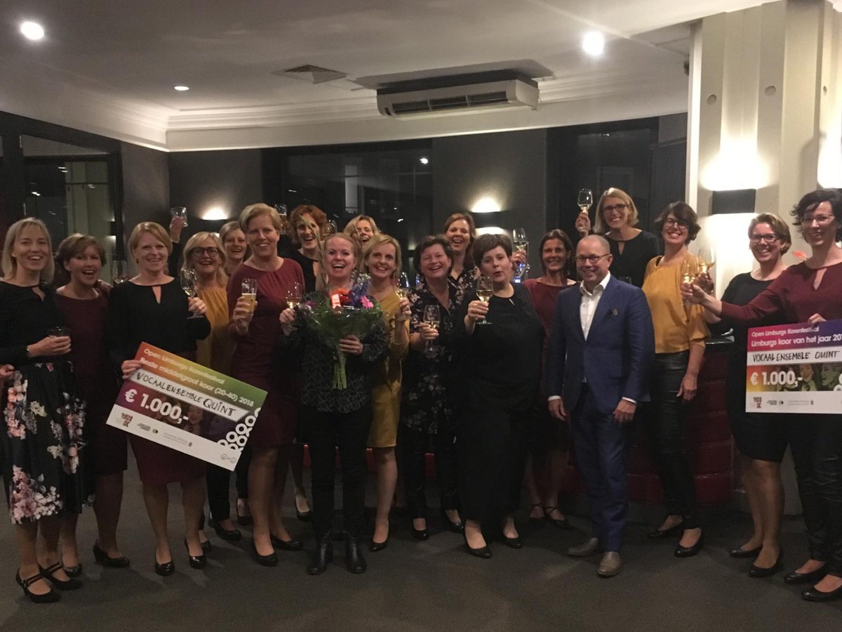 ClaudVercoulen's tweet photo. Megagruuëts op os, Vocaal Ensemble Quint is Limburgs koeër van t jaor 2018🎉🎊🎈 https://t.co/X7qgYwtt3r