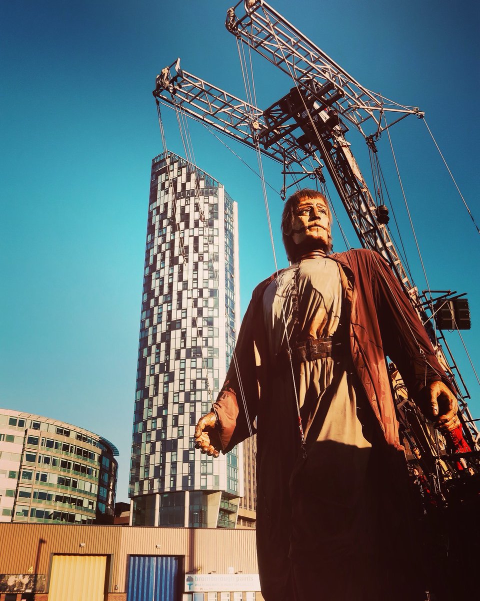 sudo2009's tweet image. Fab end to the weekend chasing giants around Liverpool @GiantSpectacle