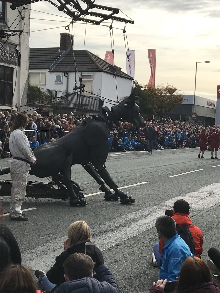 sudo2009's tweet image. Fab end to the weekend chasing giants around Liverpool @GiantSpectacle