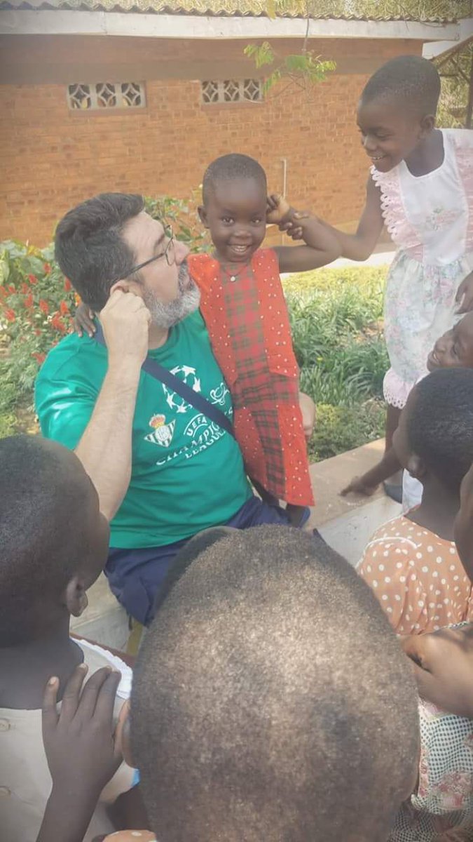 MamenPg_'s tweet photo. #SomosColibríes 🕊️ #SomosResistencia ✊
De lo poco que me merece la alegría compartir....
Mis gentes, mi familia, mi conciencia 🇲🇼🌍
#Malawi #AfricaInMyHeart #children #family #friends https://t.co/vC9JGoc3MJ