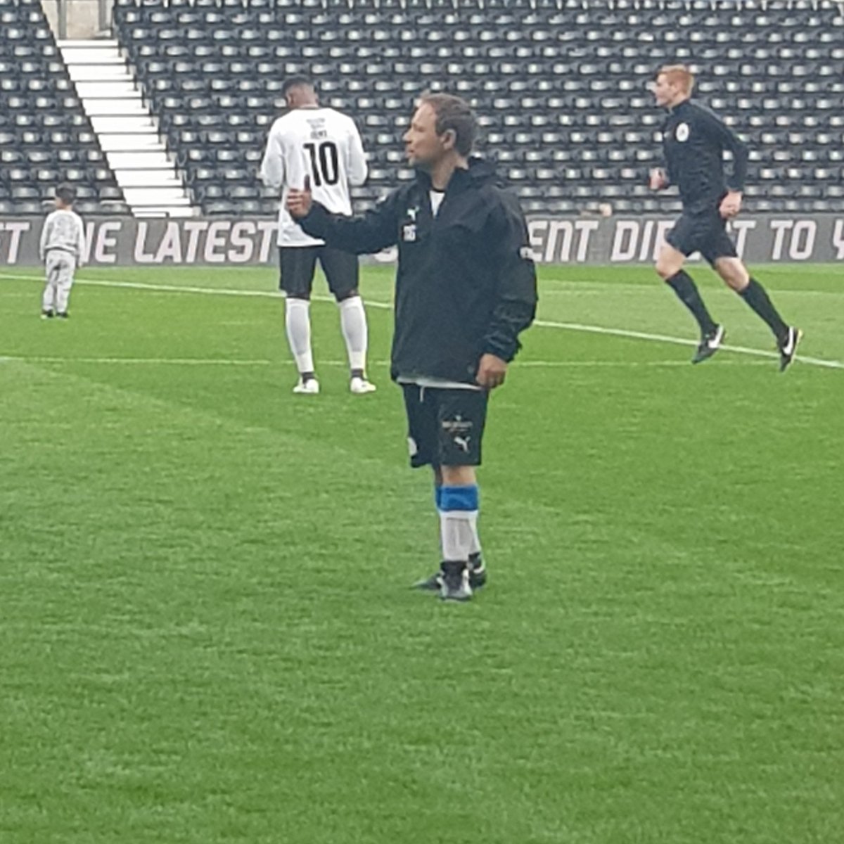 lukeybubb's tweet photo. @Sellebrity_UK @dcfcofficial @DCCTOfficial @StephenGraham73 this man is a legend https://t.co/ttMbYqAKFS