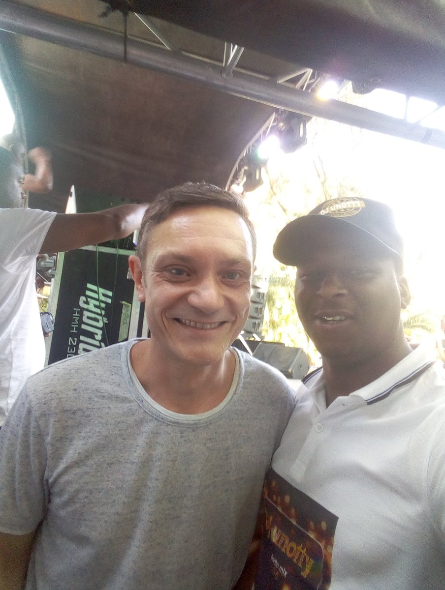 UnottyDj's tweet photo. @RalfGUM 

Salute 👆 had a great set at spings https://t.co/PRj2B8Jupo