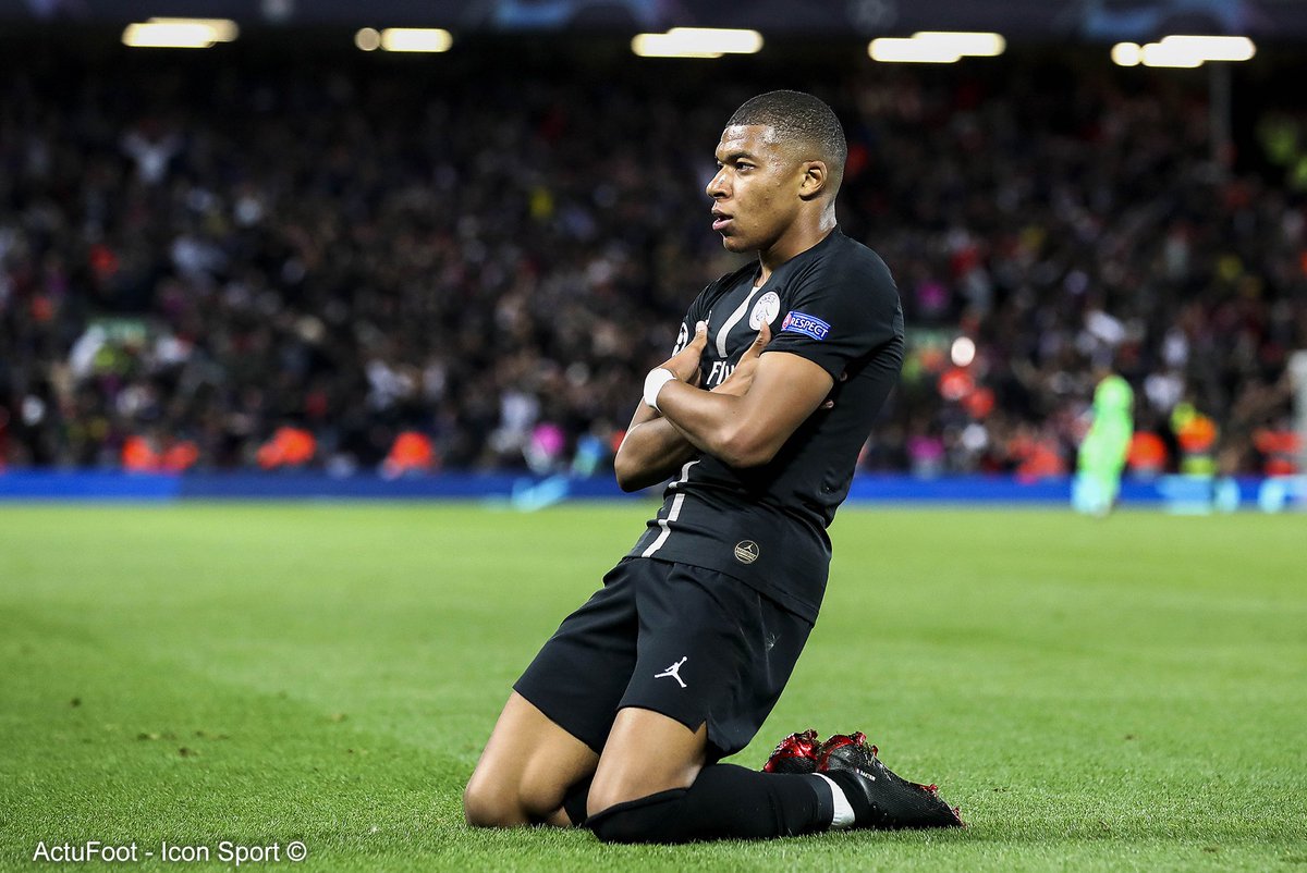 ActuFoot_'s tweet photo. 61' ⚽️ BUT !
66' ⚽️ BUT !
69' ⚽️ BUT !
74' ⚽️ BUT !

Quadruplé en treize minutes pour Kylian Mbappé face à Lyon ! 🔥 https://t.co/IgIZSSfIr0