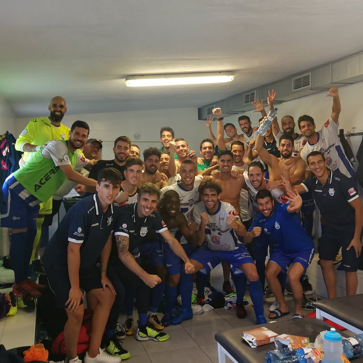 CreviDvo's tweet photo. IM-PA-RA-BLES

Así estamos después de la quinta victoria consecutiva. Imparables. Porque el trabajo y la unión generan éxito.

Tras la victoria de La Nucía, dejamos de ser líderes pero seguimos segundos con tan solo un punto de diferencia.

¡Juntos lo lograremos!
#VamosCrevi💪 https://t.co/9RuB3V2ZuJ