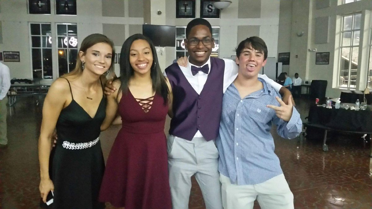 Classof2020Bc's tweet image. #HOCO2018