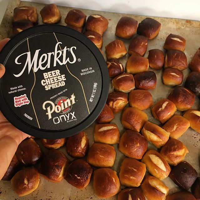 KnotsBakery's tweet photo. Beer cheese dip is one of a thousand ways to enjoy our pretzel bites!

This brand was on sale and hellooooo time saver! Homemade is awesome but ain’t nobody got time for that today. 
Bites and pretzels on sale now! Email knotsbakery@gmail.com to order! (Website says it’s out… https://t.co/qde903ZwGX
